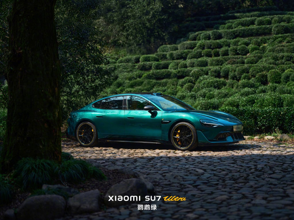小米 SU7 Ultra 第三款車身配色揭曉：豪華色系“鸚鵡綠”