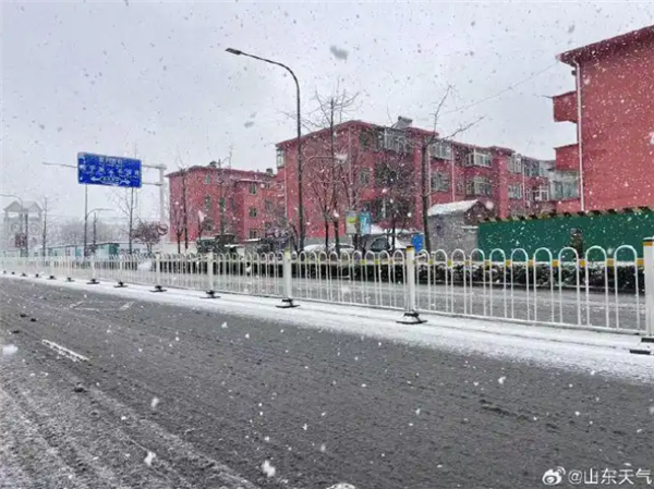 濟南突降暴雪氣溫驟降近20℃：寒潮預警發(fā)布