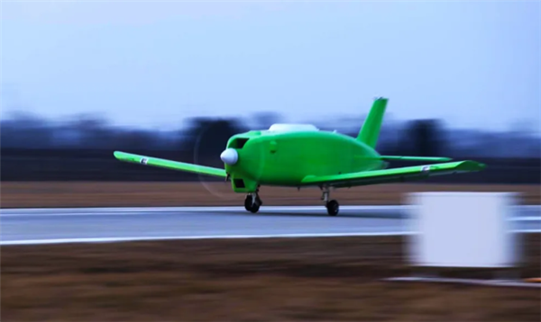 TP500無人機(jī)2002架首飛成功：大航程超1800千米