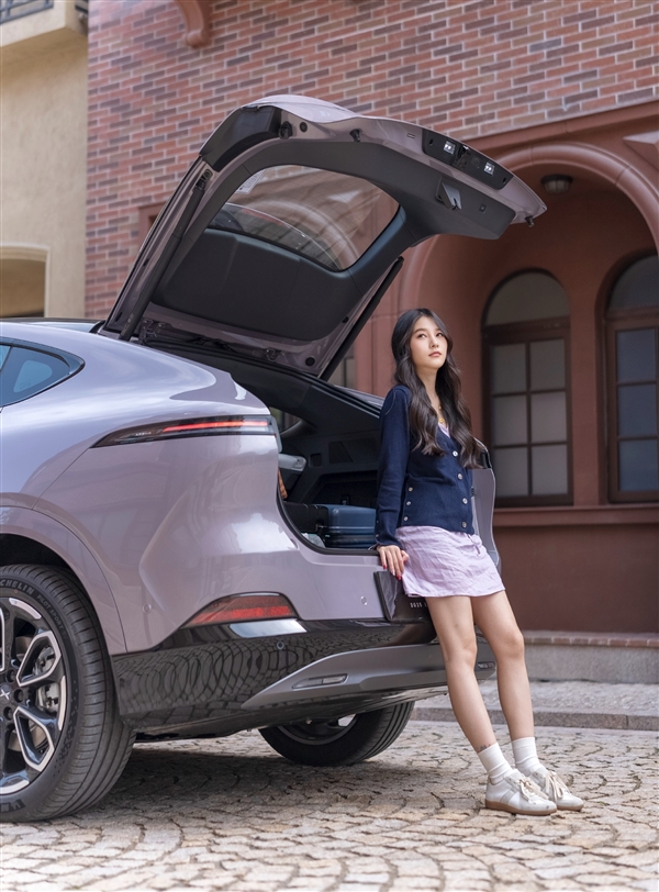 2025款小鵬G6新車上市 第一波美女小姐姐照片出爐