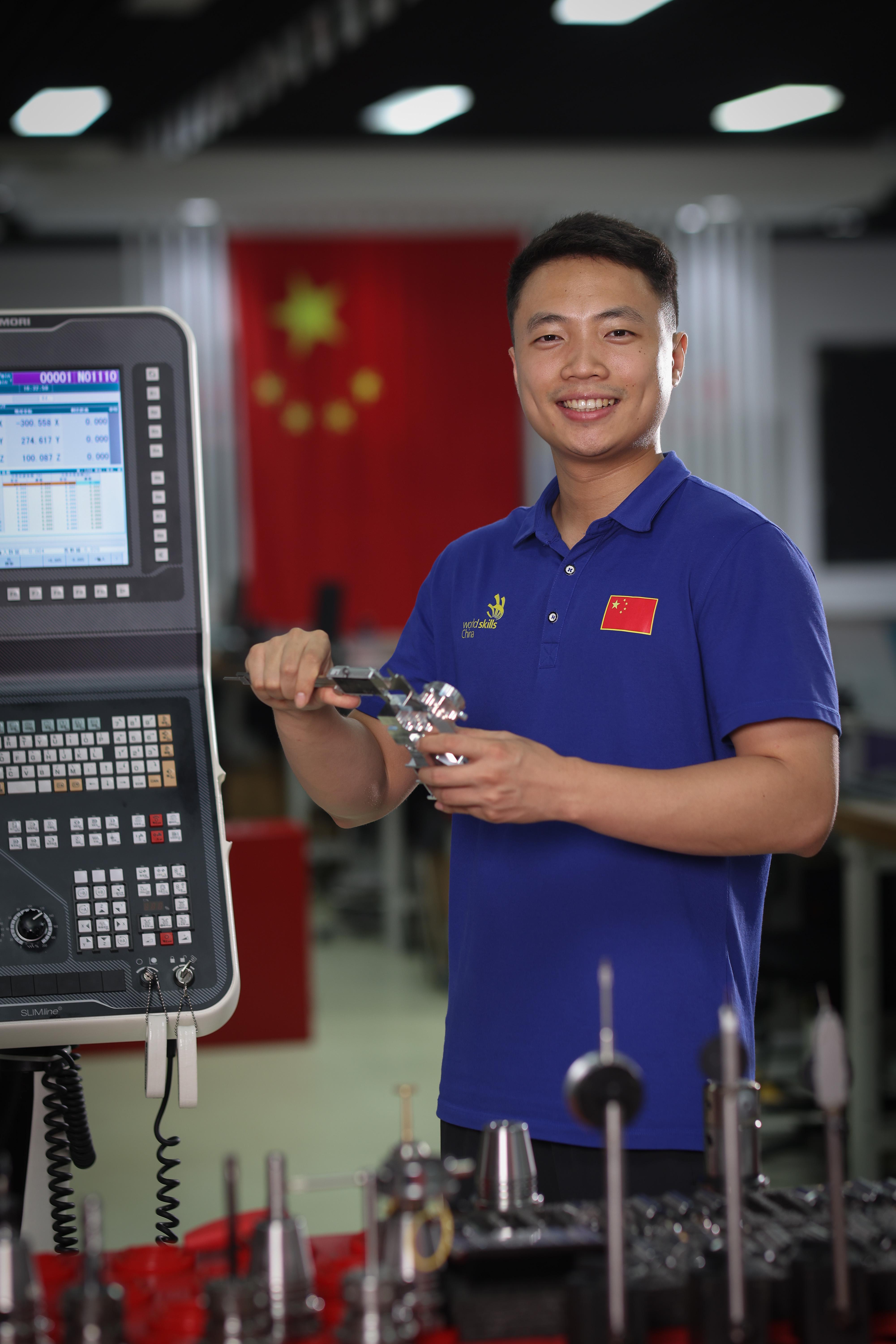 從數(shù)控銑專業(yè)小白到人大代表：楊登輝的非凡歷程