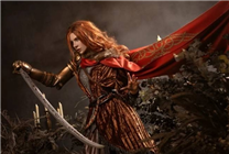俄羅斯美女Cos《艾爾登法環(huán)》女武神：太完美了