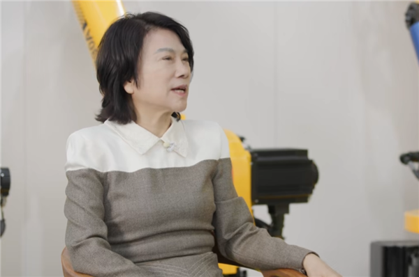 董明珠稱挖人是小偷行為：我們?nèi)瞬哦际歉咝．厴I(yè)生招進來