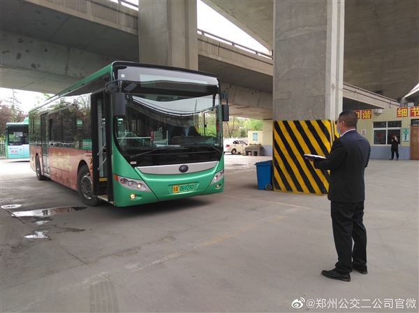 小米SU7 Ultra裝上綠牌顏值砍半！雷軍兩會(huì)建議優(yōu)化新能源車牌設(shè)計(jì)
