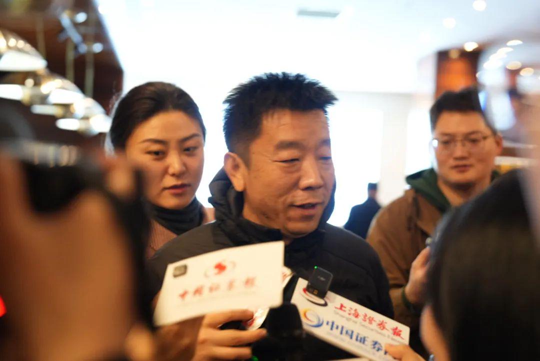 政協(xié)會議開幕，委員們積極履職各有重點(diǎn)，聚焦政協(xié)會議：委員們的經(jīng)濟(jì)發(fā)展提案亮點(diǎn)