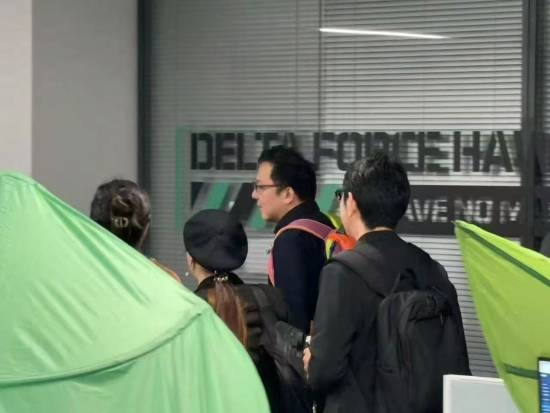 宮崎英高疑現(xiàn)身騰訊深圳辦公室！笑容滿面非常開心