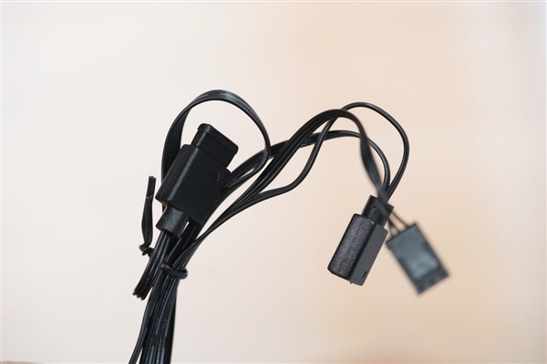 獨立磁吸IPS液晶屏！超頻三銀翼DT360水冷散熱器圖賞