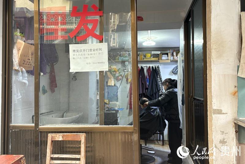 5元理發(fā)不漲價，楊翠云用真誠服務(wù)贏得顧客心