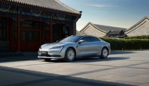 比亞迪首款百萬級轎車！仰望U7官宣3月27日上市：純電/插混齊發(fā)