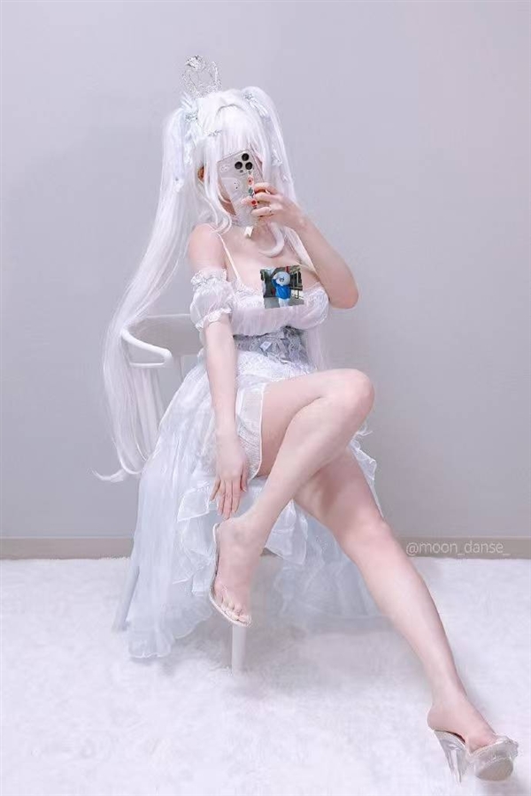 《妮姬》美術(shù)組成員Cos美圖 身材和服裝完美還原