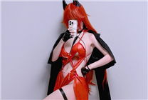 《妮姬》美術(shù)組成員Cos美圖 身材和服裝完美還原