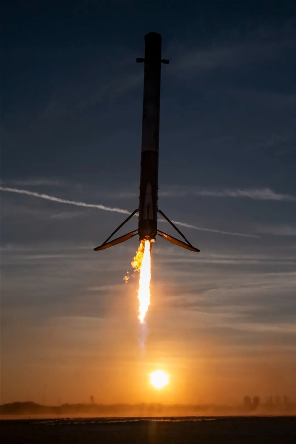 SpaceX 13小時(shí)內(nèi)創(chuàng)紀(jì)錄3連發(fā)！拯救被困宇航員、一箭74星