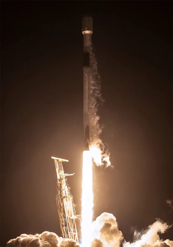 SpaceX 13小時(shí)內(nèi)創(chuàng)紀(jì)錄3連發(fā)！拯救被困宇航員、一箭74星