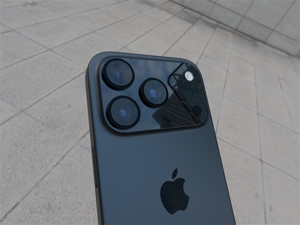 iPhone 17 Pro機模現(xiàn)身 網(wǎng)友：看著看著就順眼了