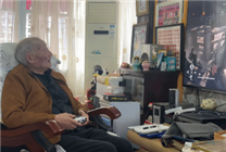 90歲楊老頭盛贊《刺客信條：影》:除了吃飯睡覺都在玩！