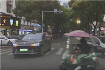 理想車主偶遇問界M9極限AEB救人：行車記錄儀拍下全過程