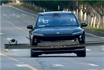 CEO親自下場(chǎng)！李斌駕駛新款ES6實(shí)測(cè)120km/h爆胎：無(wú)驚無(wú)險(xiǎn)