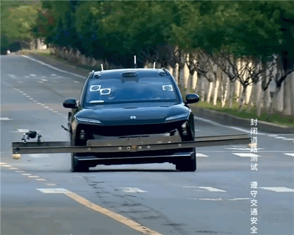 CEO親自下場！李斌駕駛新款ES6實測120km/h爆胎：無驚無險