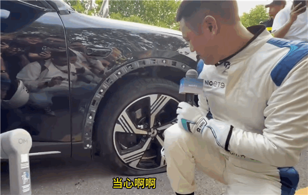 CEO親自下場！李斌駕駛新款ES6實測120km/h爆胎：無驚無險