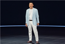 榮耀CEO李健國內(nèi)首秀：被網(wǎng)友稱為“鼓掌狂魔”